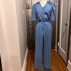 Vintage blue jumpsuit with slight puff sleeves. Size small
